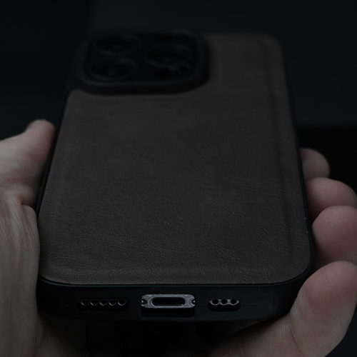 Кожен калъф за iPhone 12 Pro черен отдолу