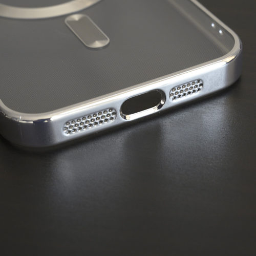 Прозрачен силиконов калъф за iPhone 15 сребърен отдолу