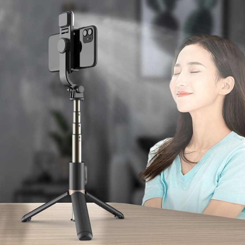 Безжичен селфи стик с осветление снимане