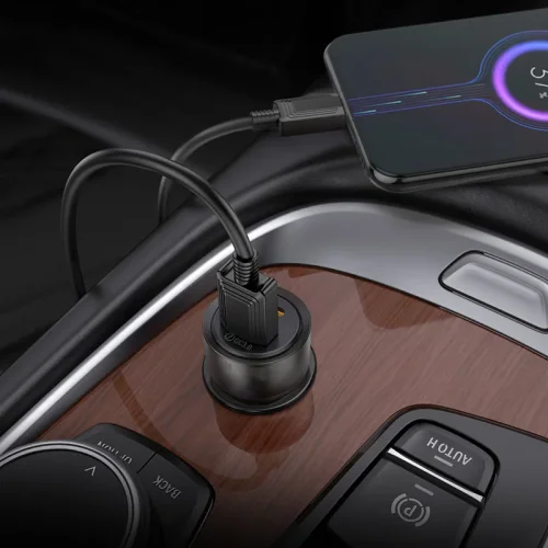 HOCO адаптер 12V Z52 с 2 изходa USB QC3.0 и USB-C PD20W – Черен