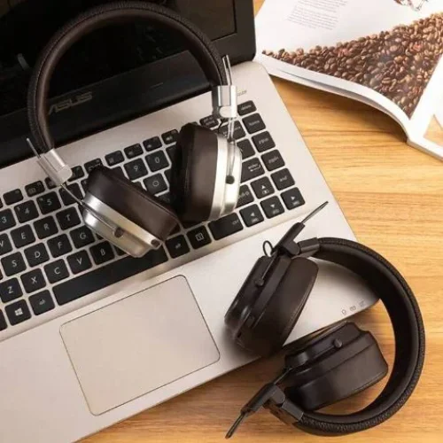 Ретро Bluetooth слушалки WBK946 (Бежав) с LED екран – Класически американски стил