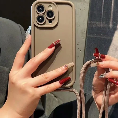 TP-16 Силиконов калъф с връзка за iPhone 14 – Кафяв
